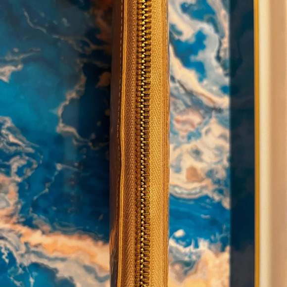 ⭐️ Louis Vuitton Authentic tan/butterscotch zippy Vernis wallet GUC - Picture 13 of 16